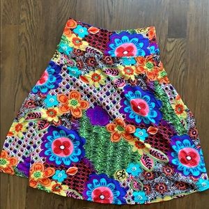 Color patterned skirt